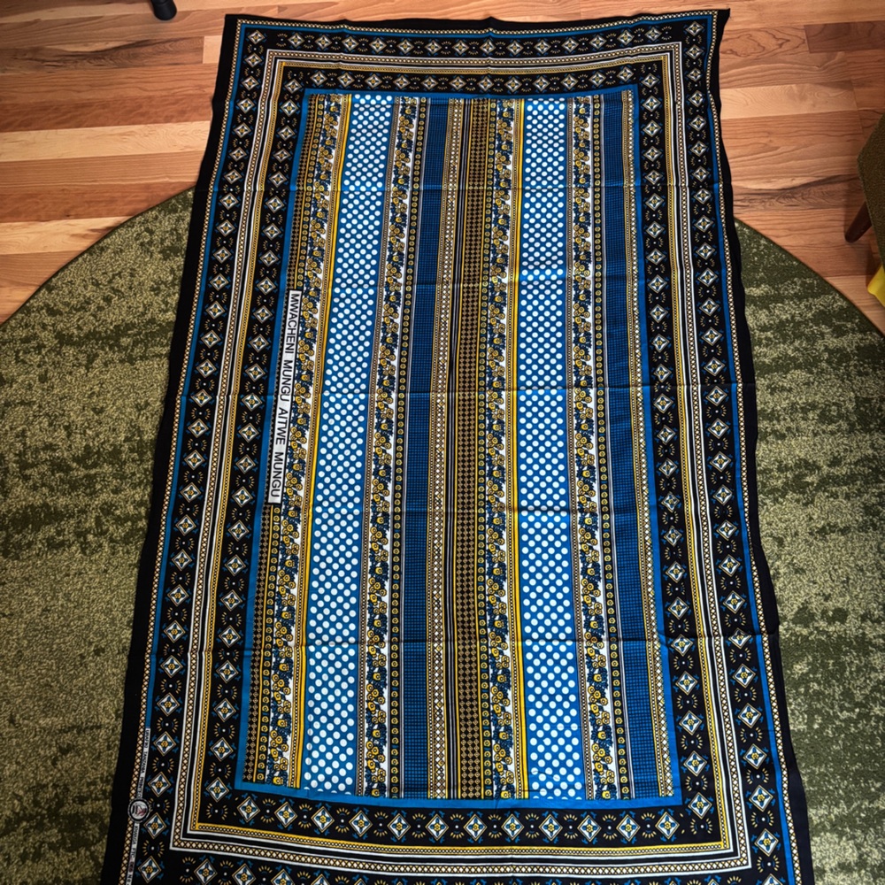 NWOT Beautiful Kenyan kanga leso